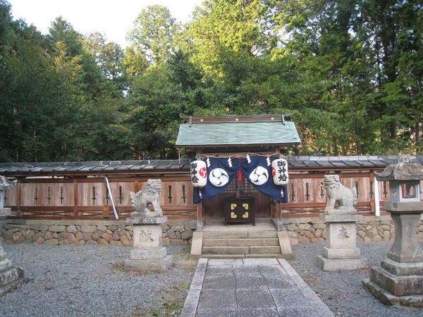 shrine01.jpg